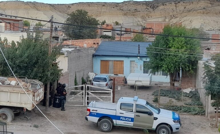 DETENCIÓN DE TRES SOSPECHOSOS POR VIOLENTO ROBO EN EL DORADILLO