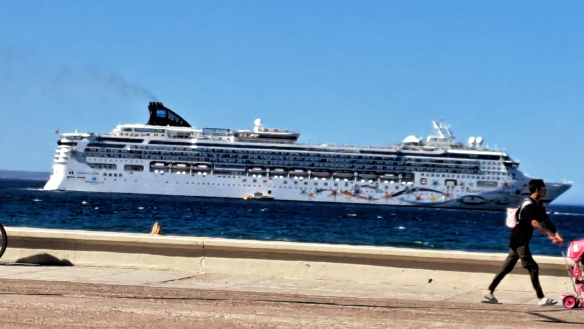 EL NOREWGIAN REGRESA AL PUERTO CON UN PASAJERO DESCOMPENSADO