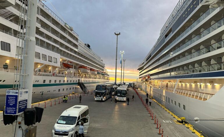 NUEVO ARRIBO DE DOS CRUCEROS DE LUJO AL MUELLE PIEDRABUENA