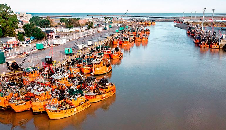HUNDIMIENTO DE BARCO PESQUERO EN NUESTRAS COSTAS