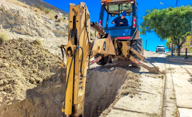 REPARAN RED CLOACAL EN CALLE MORENO