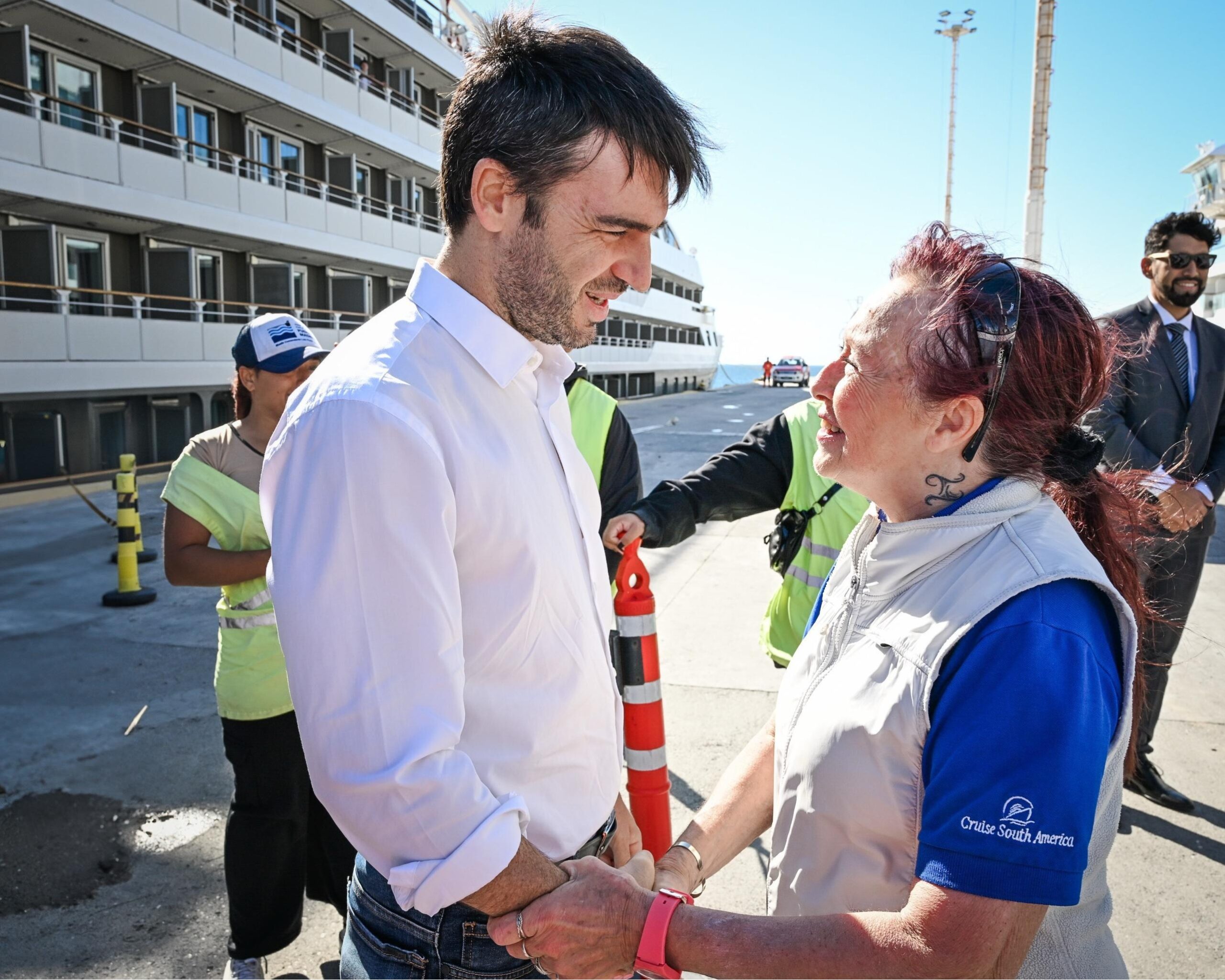 EL GOBERNADOR IGNACIO TORRES VISITA EL ÚLTIMO CRUCERO DE LA TEMPORADA