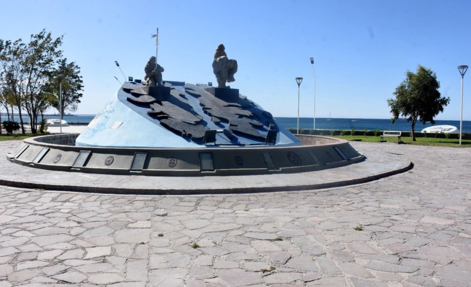 PUERTO MADRYN CONMEMORA EL CENTENARIO DE LA GUERRA DE MALVINAS CON UNA CÁPSULA DEL TIEMPO