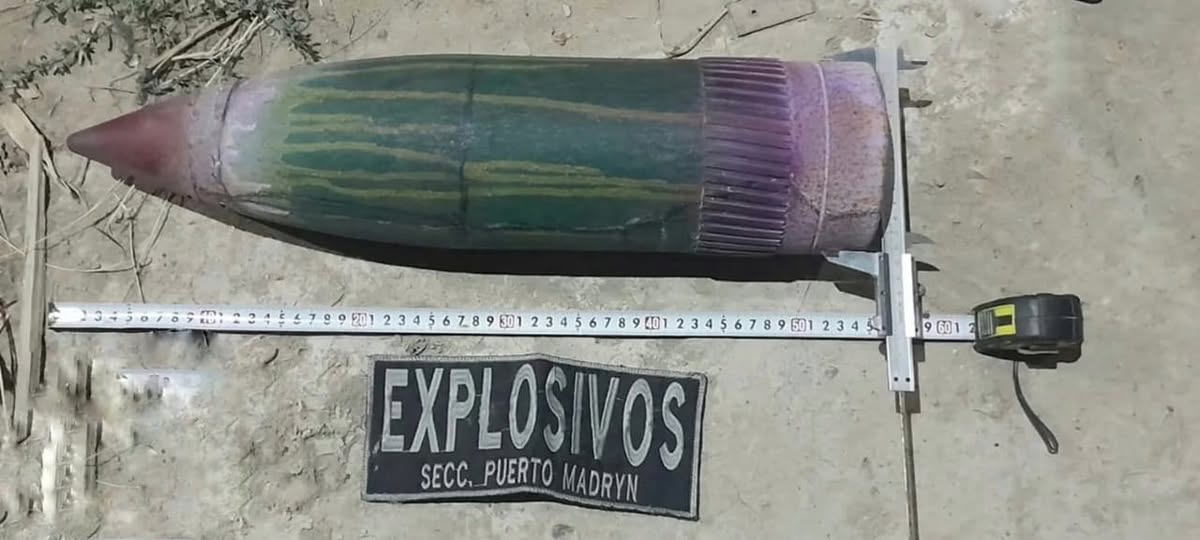 UN VECINO ENTREGO UNA BALA DE ARTILLERIA