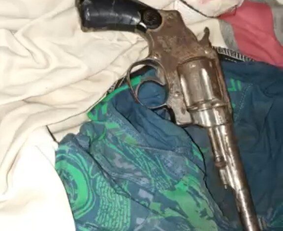 DETIENEN A BANDA DE BOLIVIANOS