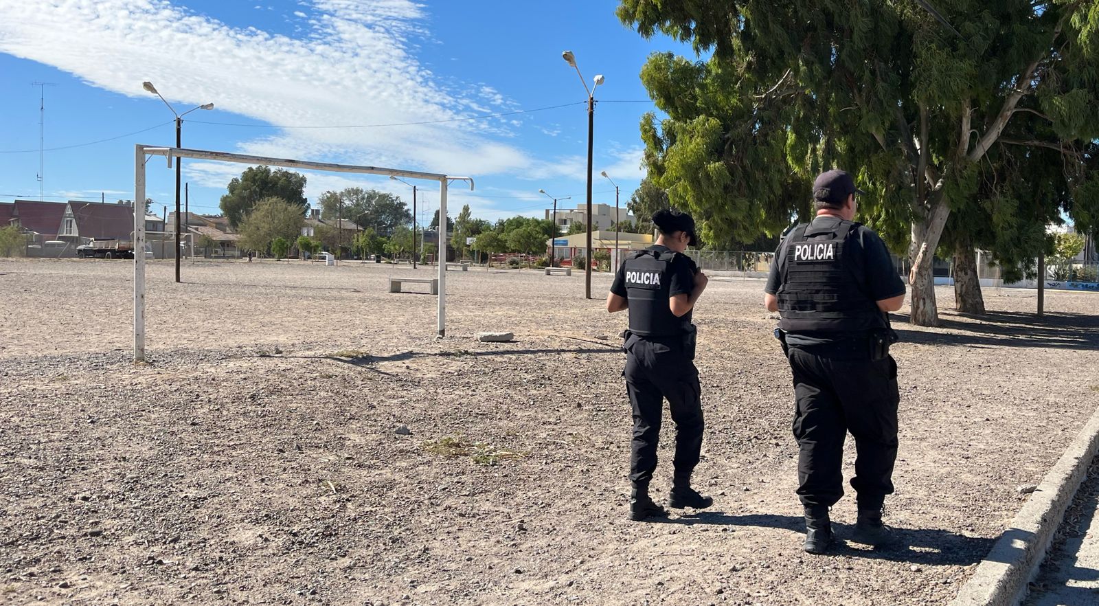 ALERTA POR PERSONAS CONSUMIENDO DROGAS EN PLAZAS