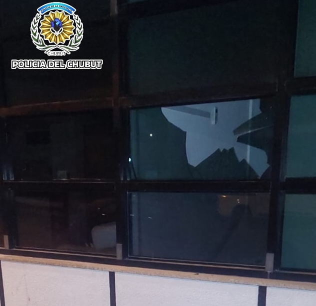 ROMPIO UN VIDRIO PARA ROBAR Y TERMINO EN EL HOSPITAL