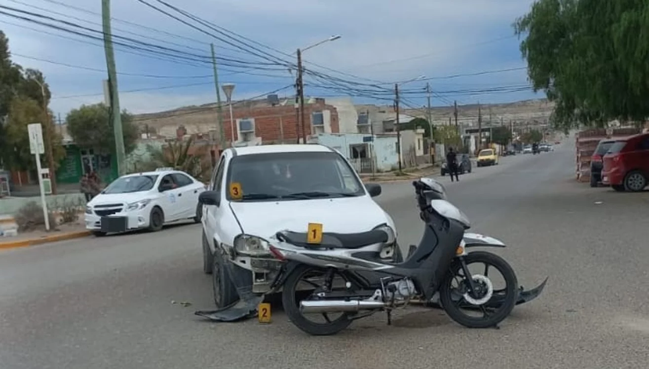 ACCIDENTE DE TRÁNSITO DEJA A UN MOTOCICLISTA HERIDO