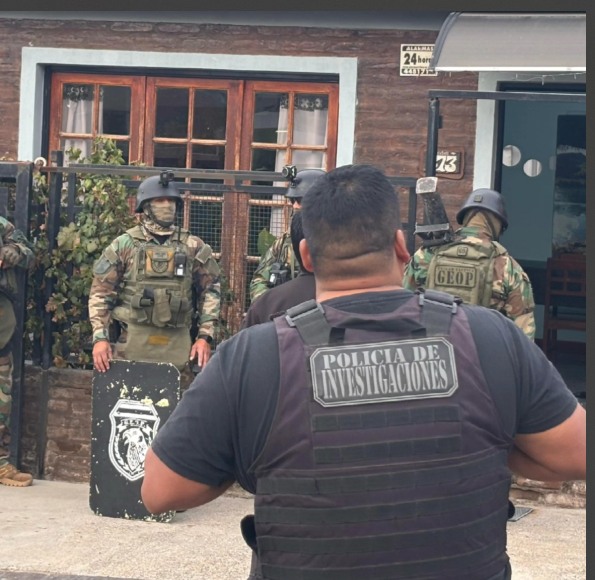 ROBO TIPO COMANDO EN PUERTO MADRYN: SEIS ALLANAMIENTOS REVELAN ARMAS Y DINERO