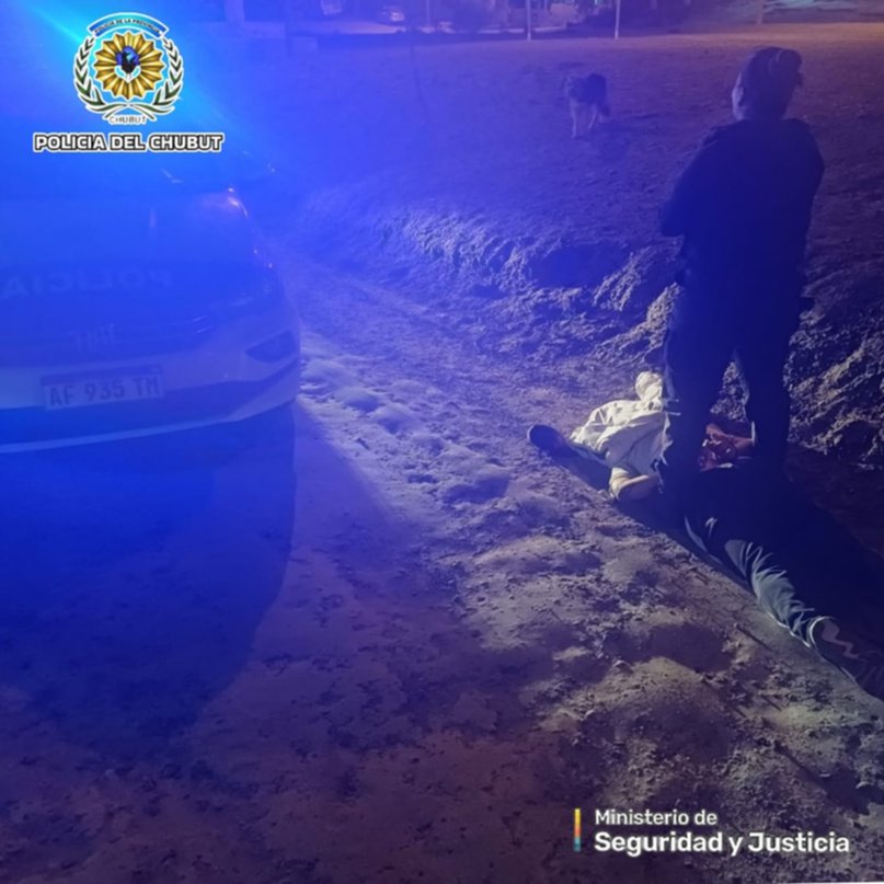 VALIENTES VECINOS DETIENEN A INTRUSO: UNA NOCHE MÁS DE INSEGURIDAD