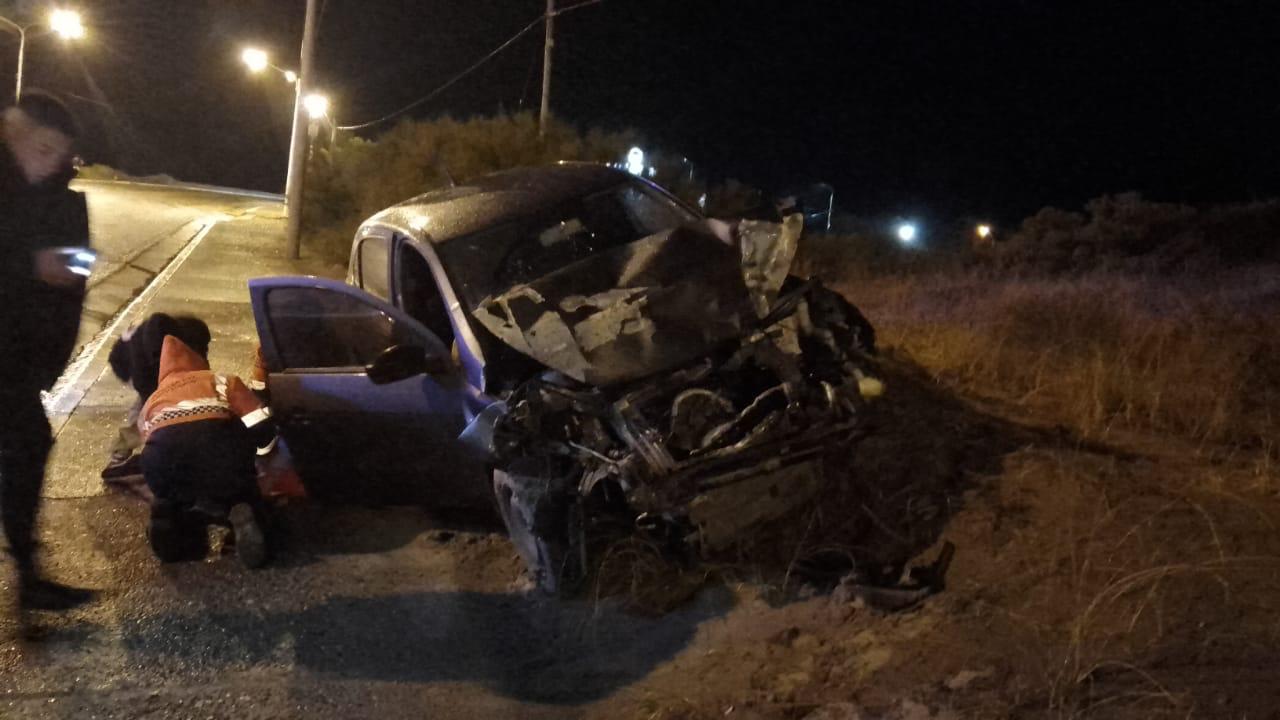 ACCIDENTE EN BOULEVARD BROWN DEJA A UN JOVEN HERIDO Y ATRAPADO EN SU VEHÍCULO