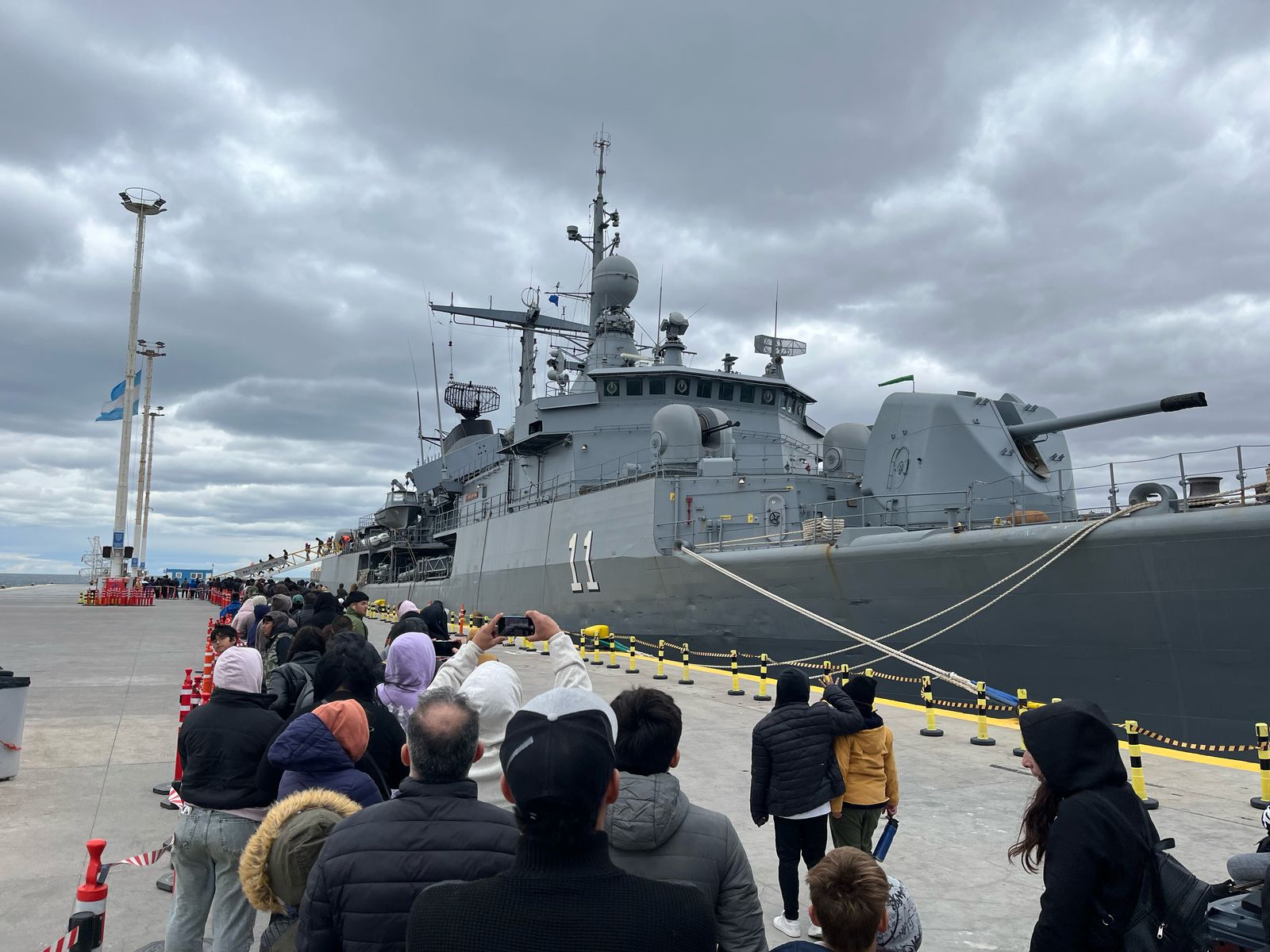 CIENTOS DE VISITANTES PARA EL DESTRUCTOR “LA ARGENTINA”