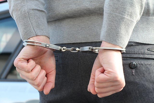 ROMPE RESTRICCION Y VA A LA CÁRCEL
