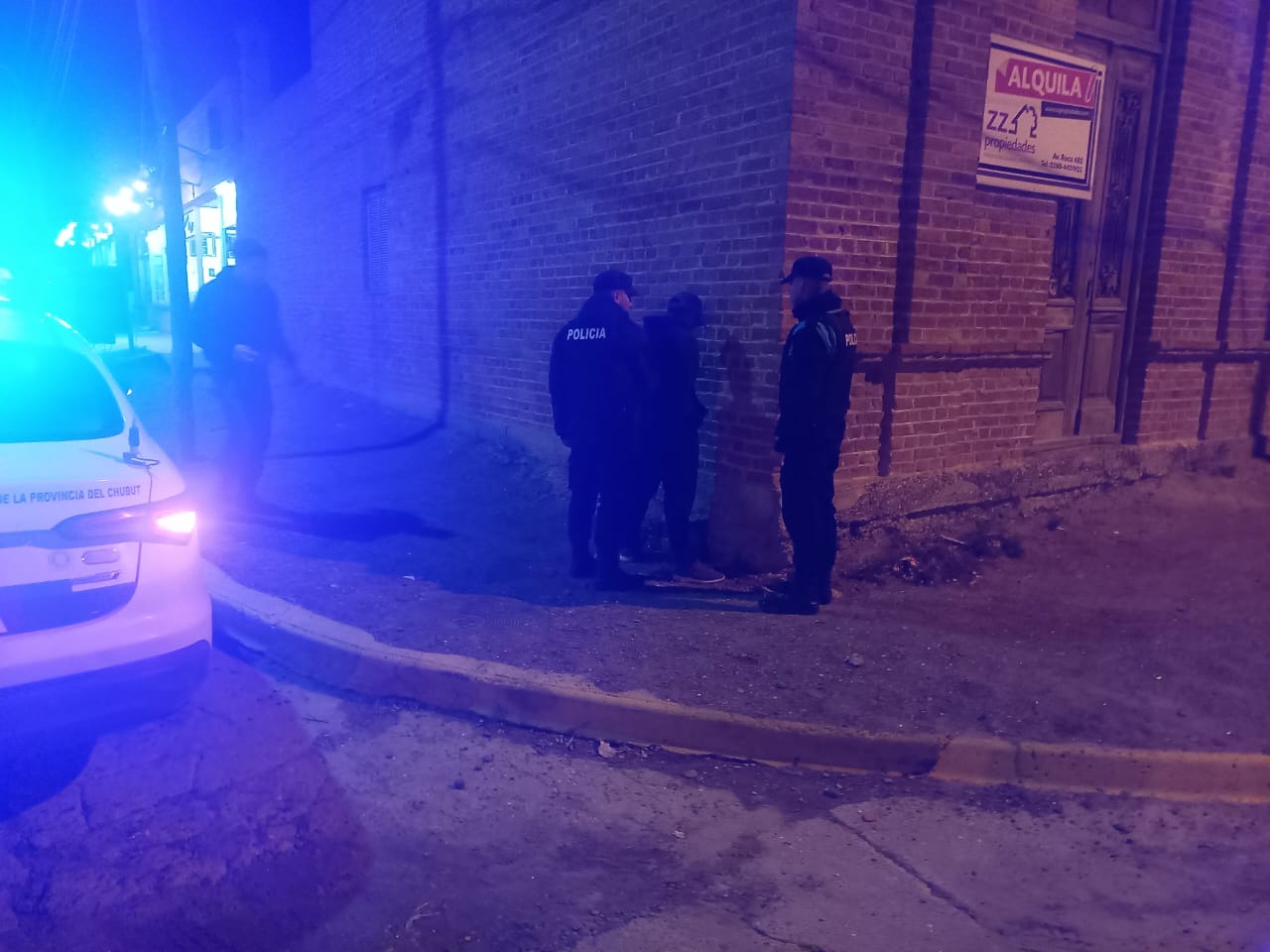 UN VECINO ALERTÓ  Y OTRO DETENIDO POR INTENTAR ROBAR AUTOS CON INHIBIDOR