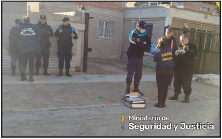 TENSA PERSECUCIÓN POLICIAL: DOS DETENIDOS
