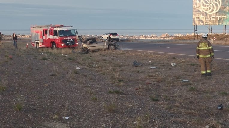 VUELCO EN EL ACCESO SUR: UN HERIDO TRASLADADO AL HOSPITAL
