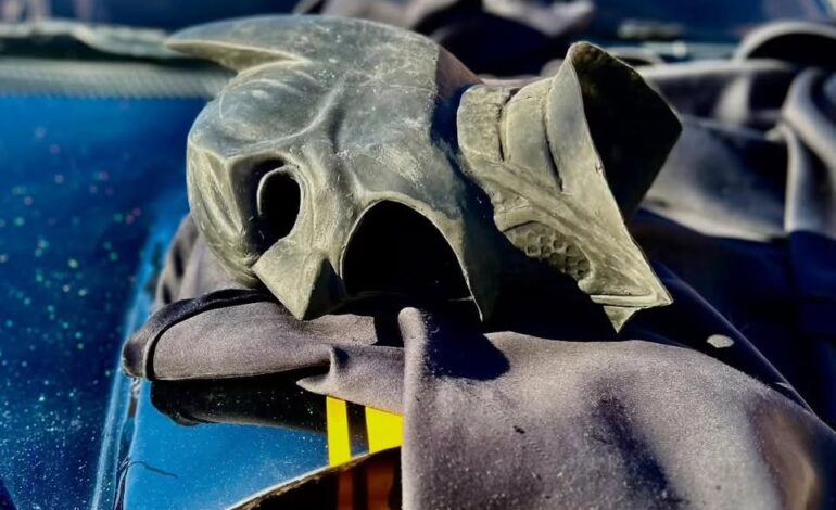 SE RETIRA BATMAN “SOLIDARIO”