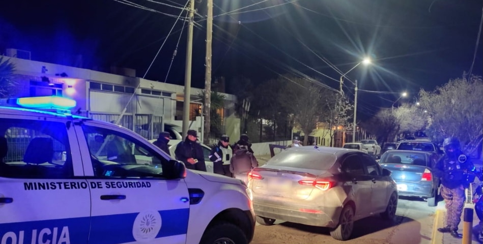 BORRACHO ESQUIVÓ CONTROL PERO SE LE ROMPIÓ EL AUTO