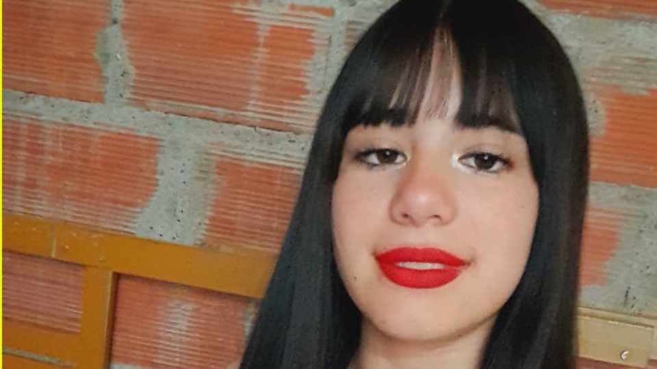 BUSCAN A UNA ADOLESCENTE