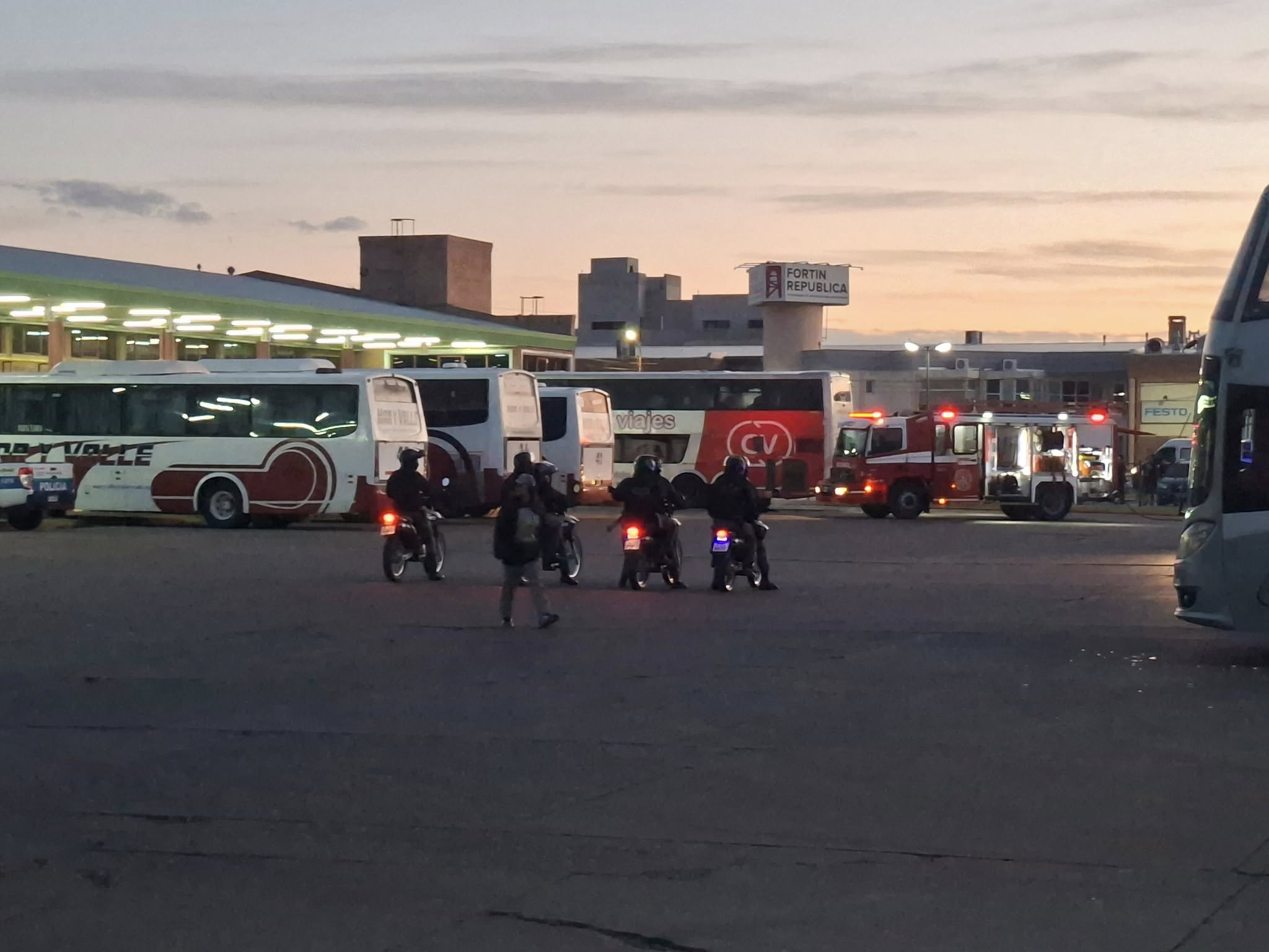 INCIDENTES EN LA TERMINAL CON HINCHAS