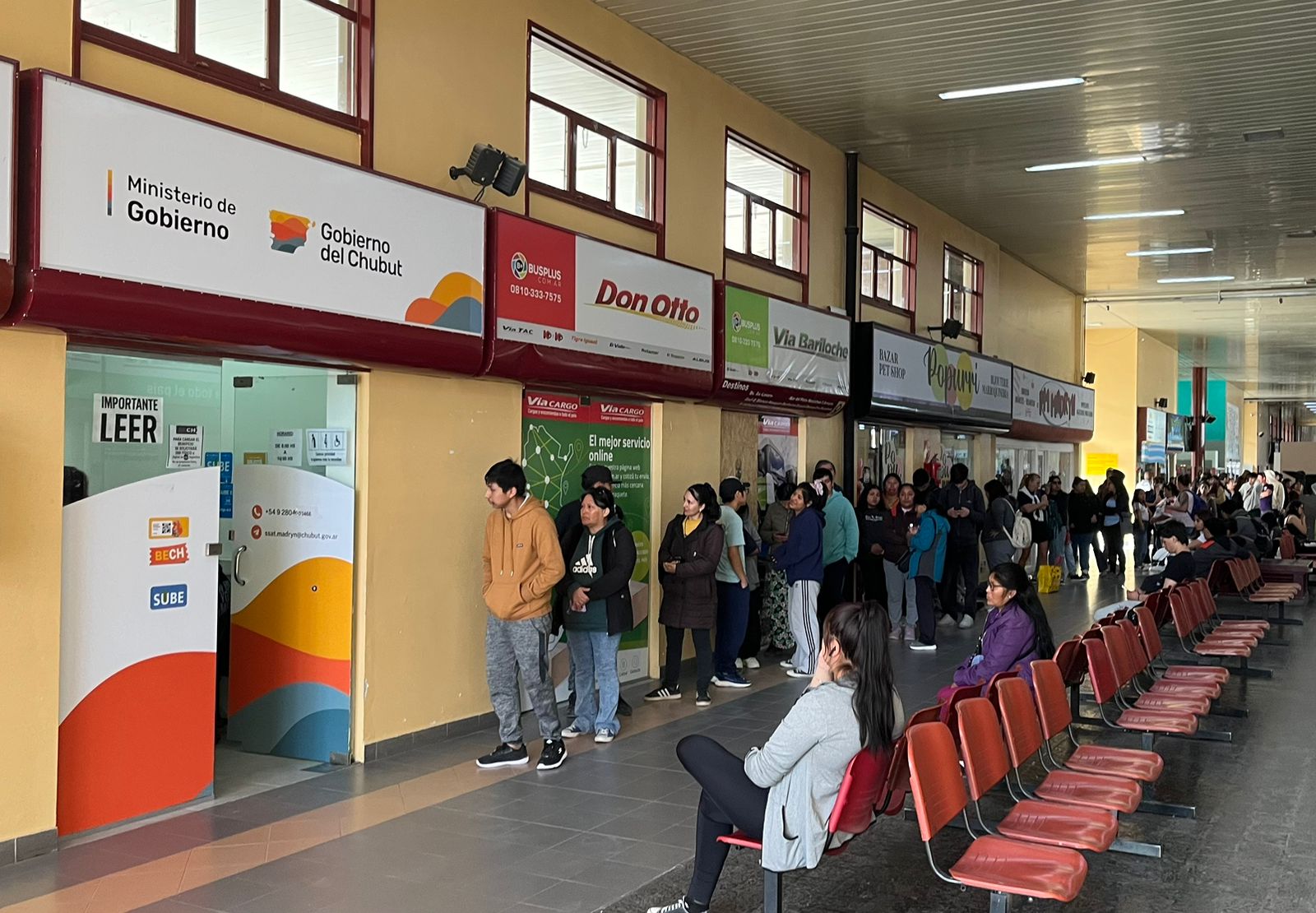 INTERMINABLE COLAS POR SUBSIDIOS AL TRANSPORTE