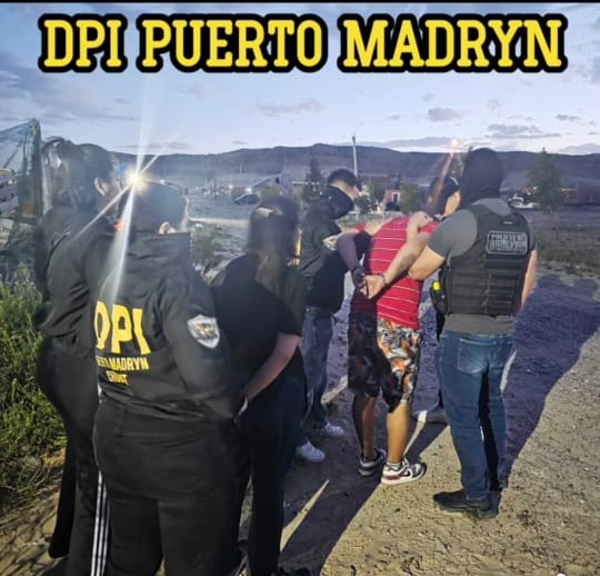 CAYERON DOS PROFUGOS EN Bº PERON ACUSADOS DE ROBO Y SECUESTRO