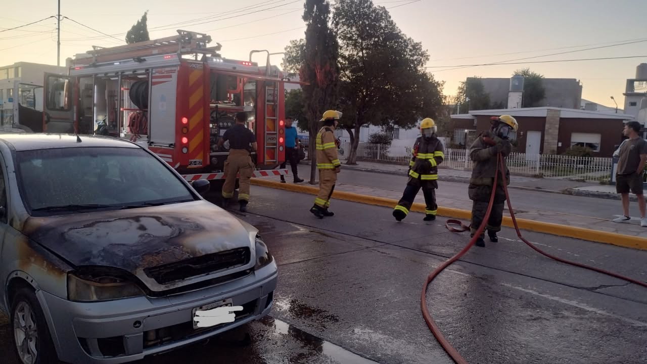 SE INCENDIO UN CORSA