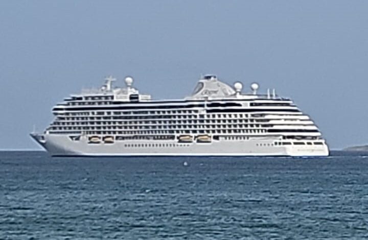 POR PROBLEMAS DE SALUD DE UN PASAJERO, AMARRO UN CRUCERO