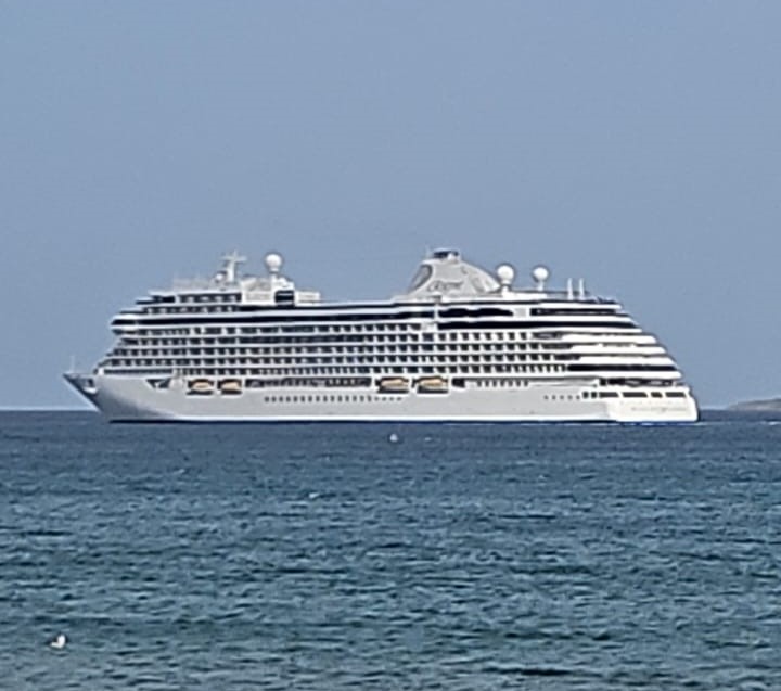 POR PROBLEMAS DE SALUD DE UN PASAJERO, AMARRO UN CRUCERO