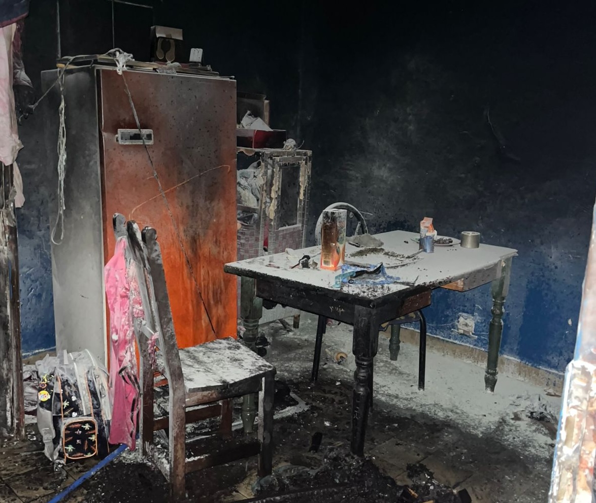 POR ESTAR COLGADO SE LE INCENDIO LA CASA