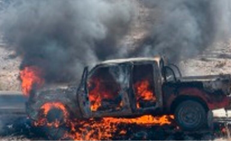 CAMIONETA CONSUMIDA POR LAS LLAMAS