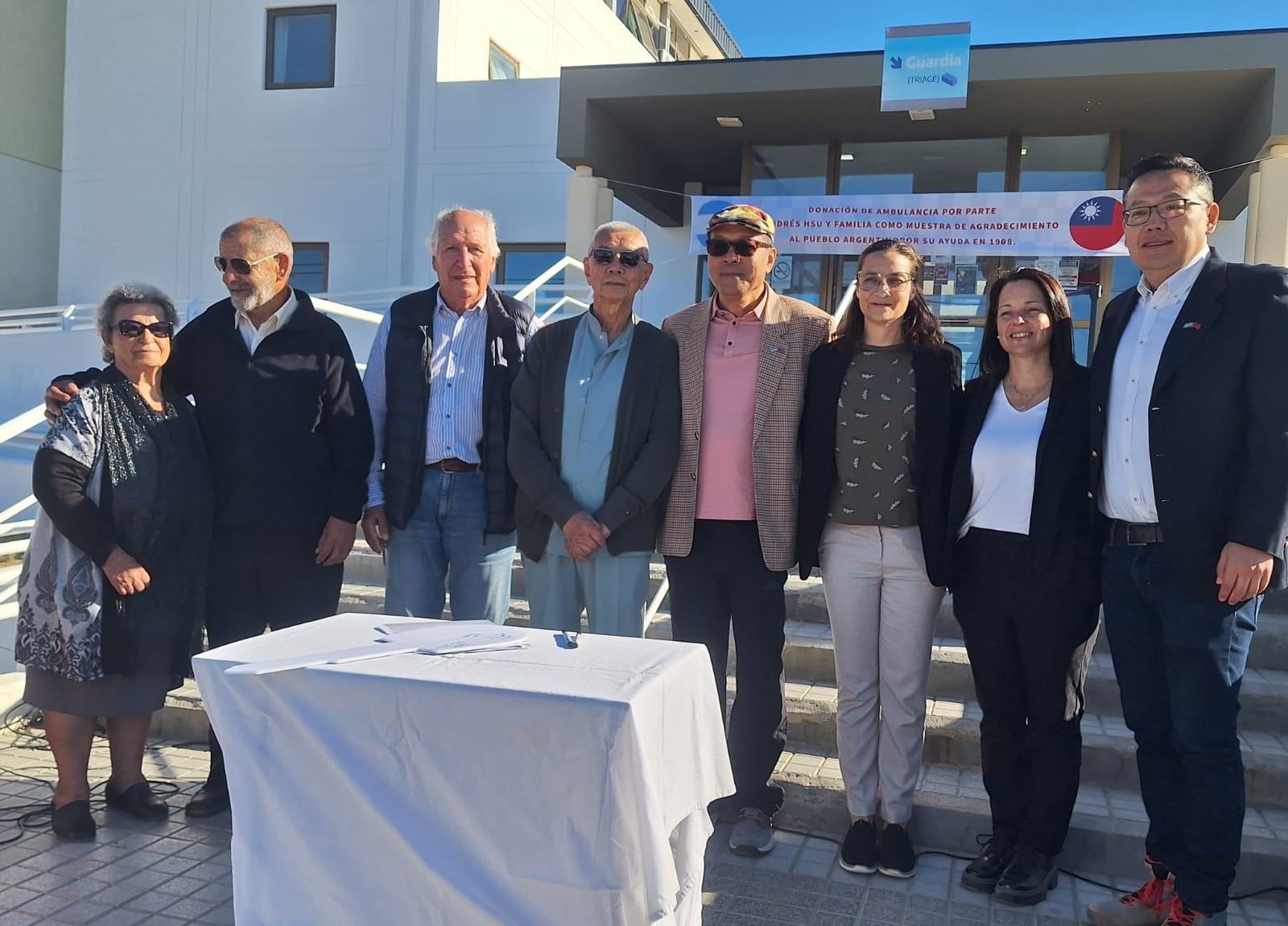 SOLIDARIDAD SIN FRONTERAS: LLEGO LA AMBULANCIA PROMETIDA