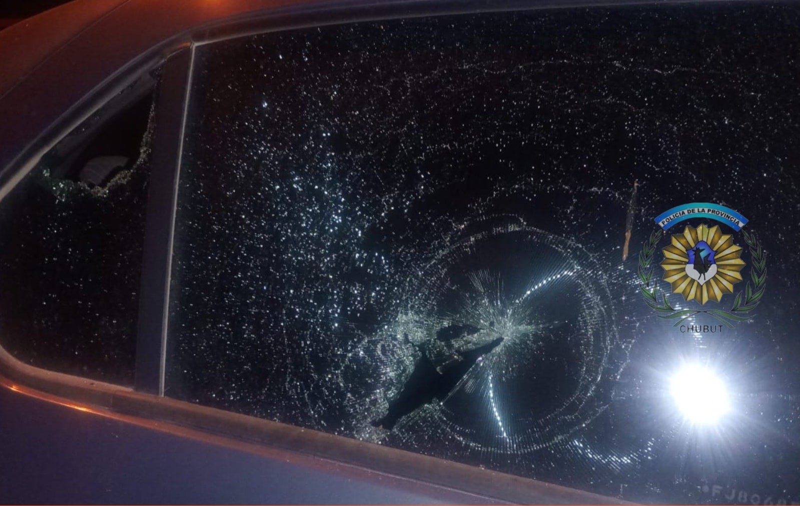 BORRACHO, VIDRIO ROTO, PELEA Y ARRESTO