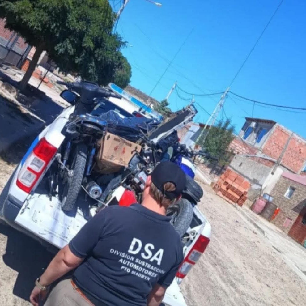 ROBABA UNA MOTO MIENTRAS LO ALLANABAN