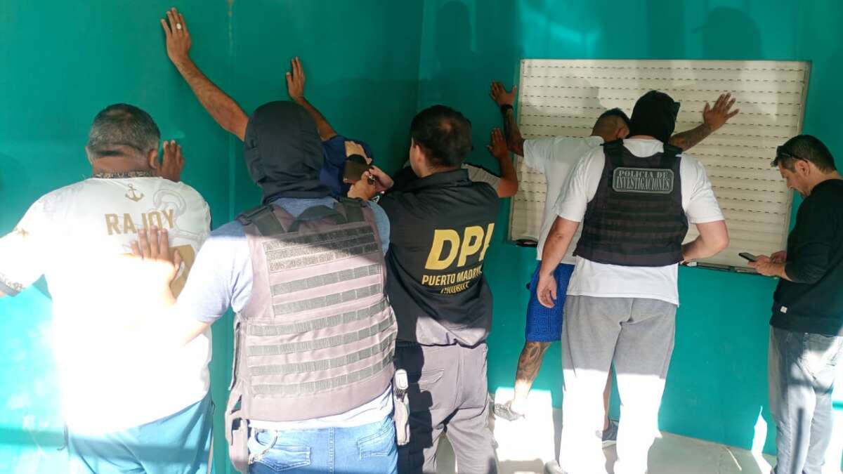 CAE BANDA DE LADRONES CON INHIBIDORES