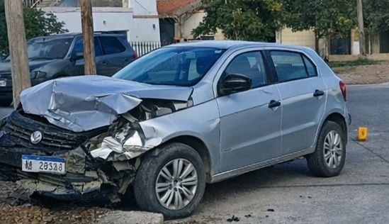 CHOCÓ SIN LICENCIA NI SEGURO