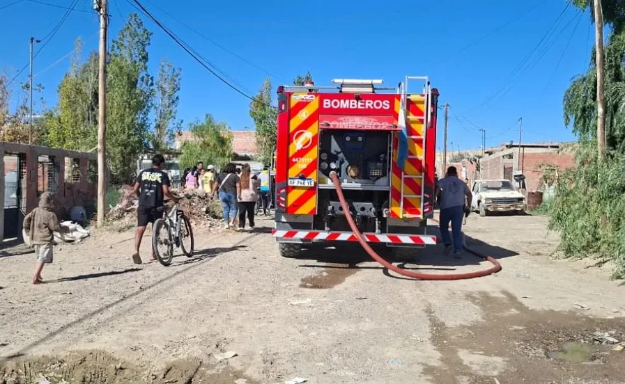 INCENDIO EN UNA CASA Bº PERON, SE ENCONTRARON DOS PERROS MUERTOS