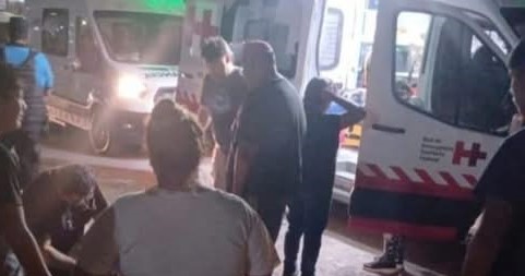 EMBISTE DOS JOVENES Y SE FUGA