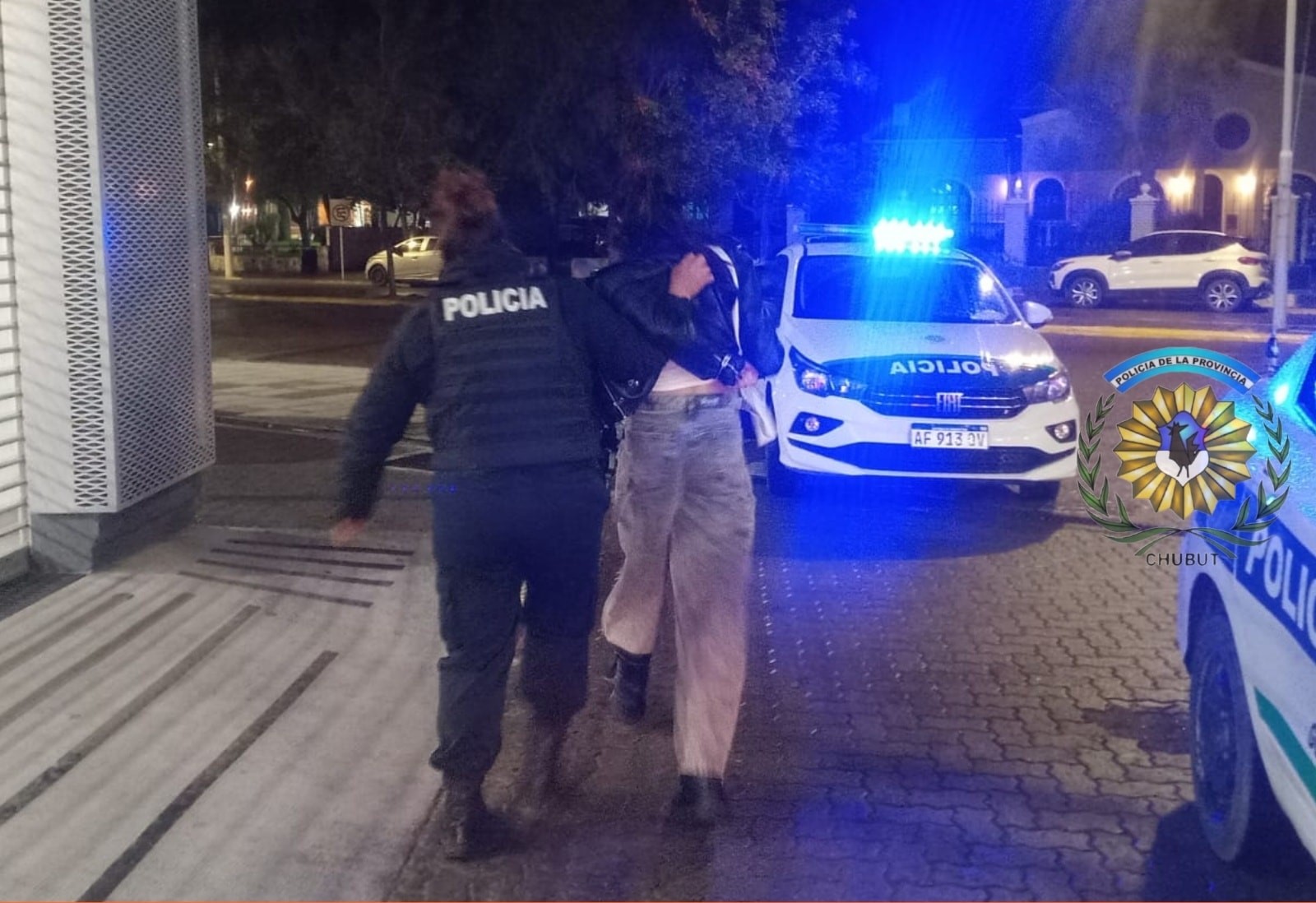 DISTURBIOS, GOLPES Y DETENCIÓN EN UNA YPF