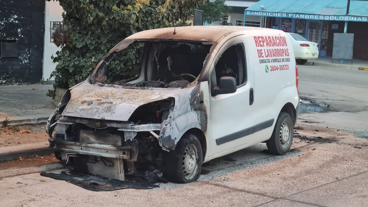 INCENDIO DE UNA CAMIONETA