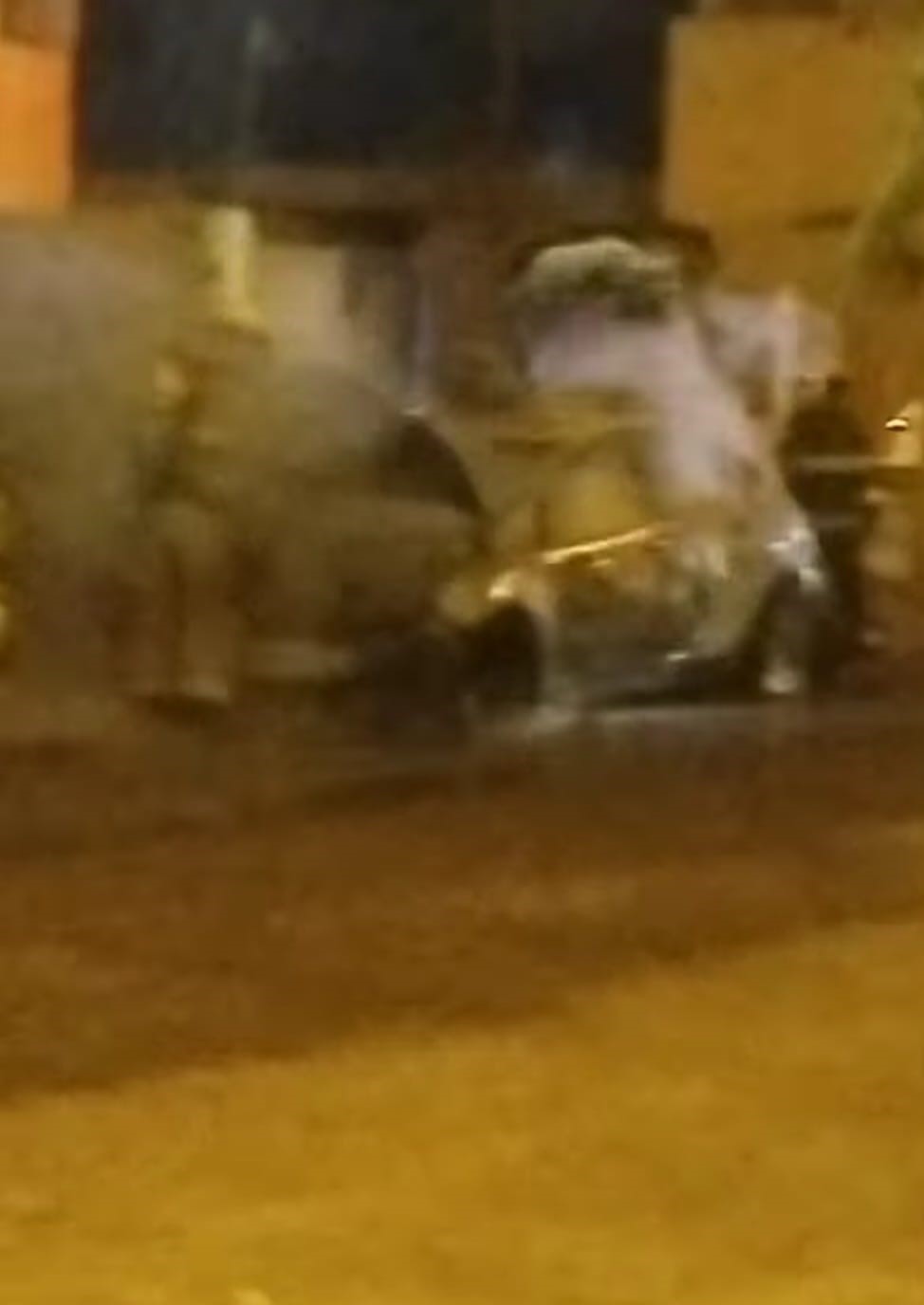 AUTOMOVIL SE PRENDIO FUEGO