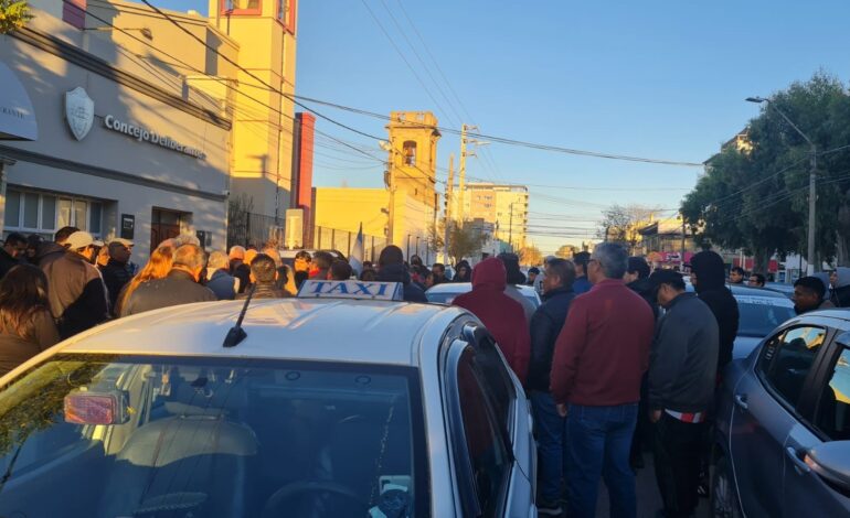 TAXIS Y APLICACIONES: EL DESAFÍO DE CONVIVIR