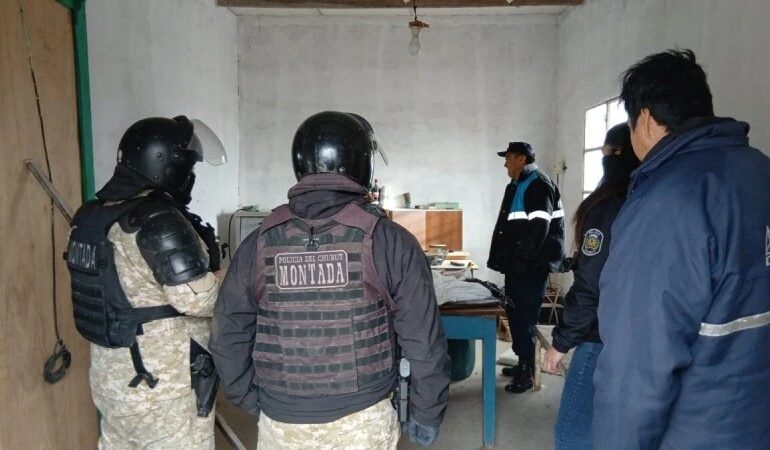 BOQUETE PERFECTO Y ROBO MILLONARIO: ALLANARON UNA CASA EN EL DORADILLO