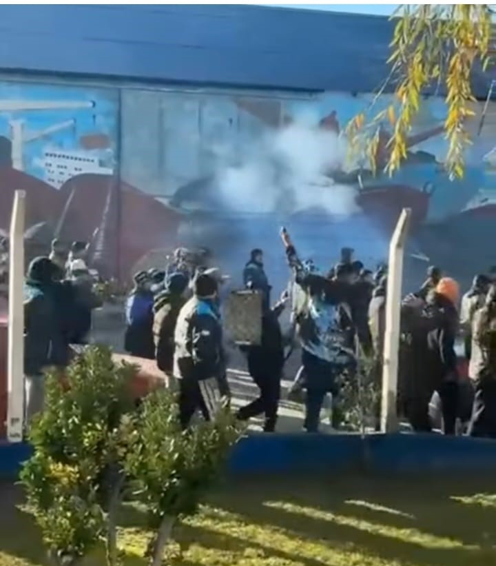 TRABAJADORES CONTRA TRABAJADORES: TENSIÓN Y PREOCUPACIÓN EN EL MUELLE STORNI