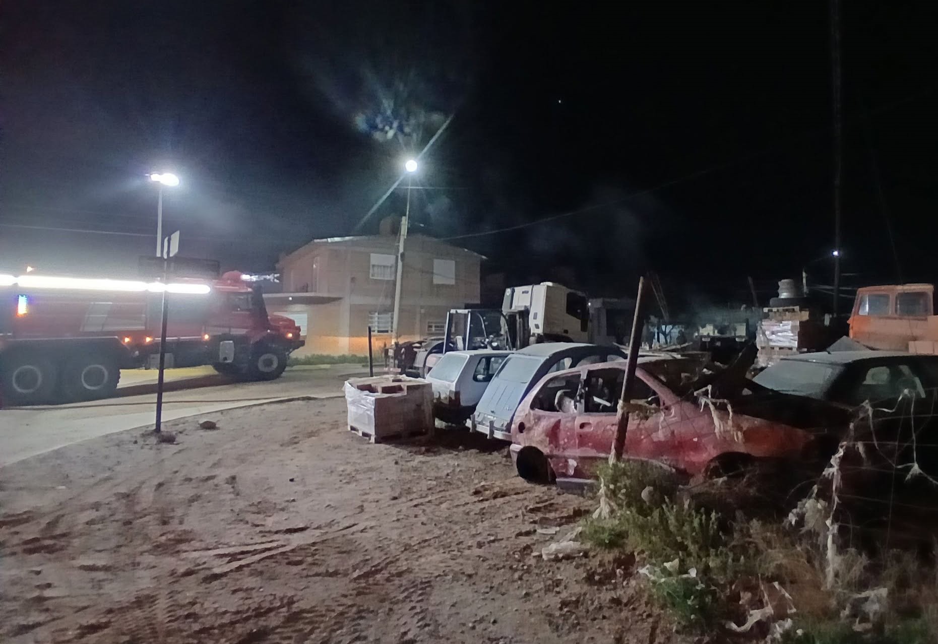 INCENDIO DE UN CAMIÓN Y UN MOTOCICLISTA HERIDO: DOS HECHOS QUE MOVILIZARON A BOMBEROS