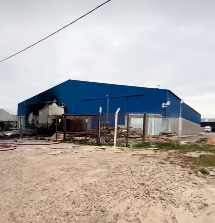 INCENDIO EN FÁBRICA DEL PARQUE INDUSTRIAL PESQUERO