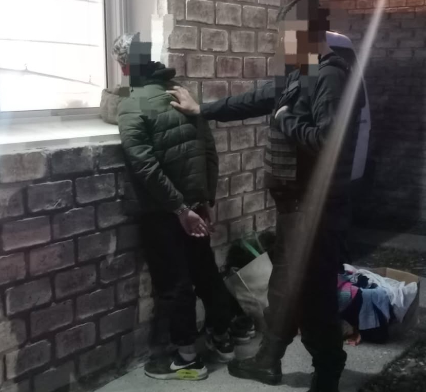 ROBO A UN VECINO Y SEGUIA CON EL DE AL LADO