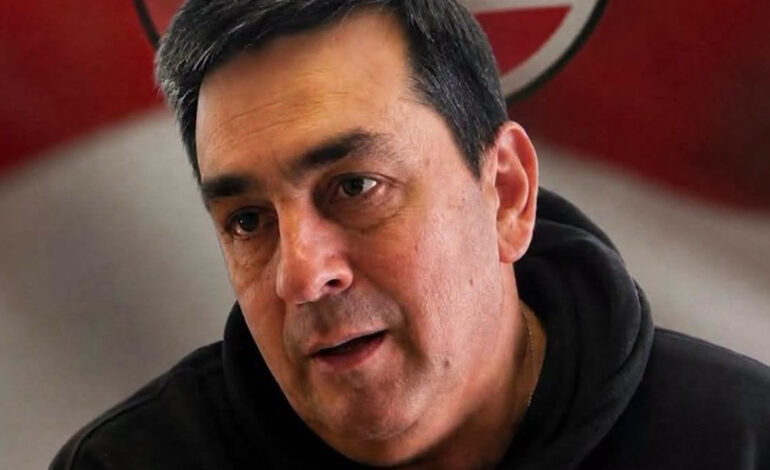 ¿A QUIEN NO LE DEBE PLATA CARLOS DIAZ ?