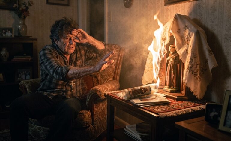POR CULPA DE UN SANTO CASI SE LE INCENDIA LA CASA
