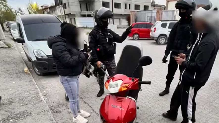 SE QUEDÓ SIN NOVIA Y SIN MOTO